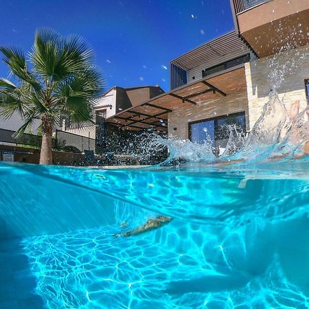 Almi-Cove Hilltop Villas 阿尔米里达 外观 照片