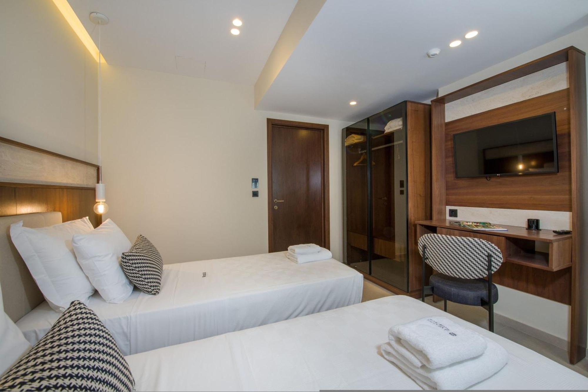 Almi-Cove Hilltop Villas 阿尔米里达 外观 照片