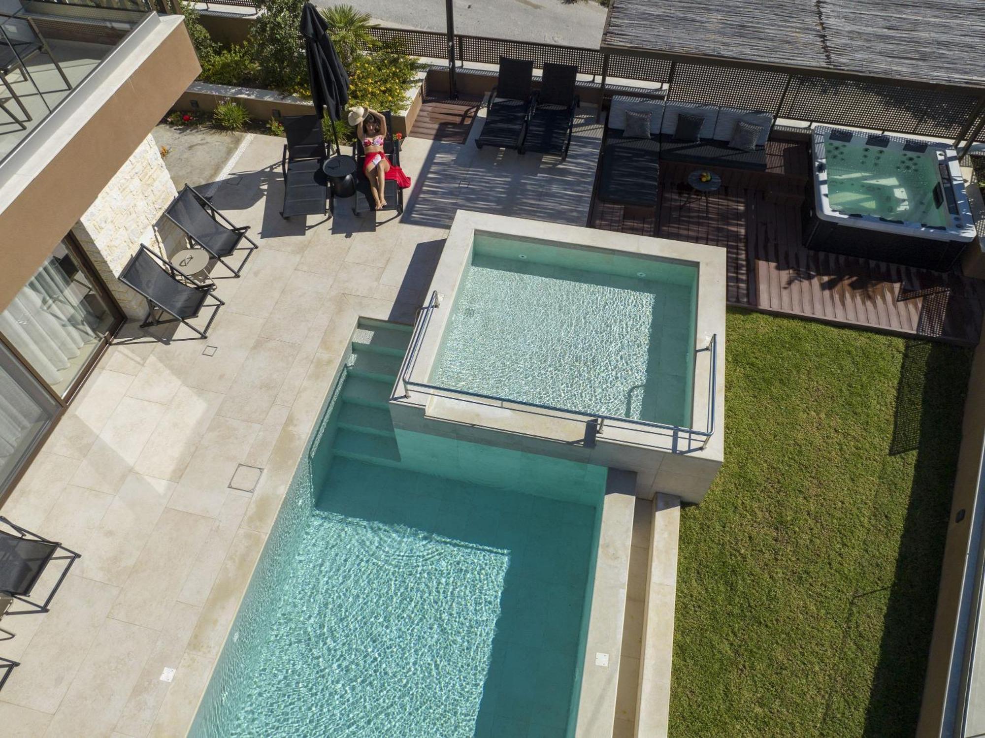 Almi-Cove Hilltop Villas 阿尔米里达 外观 照片