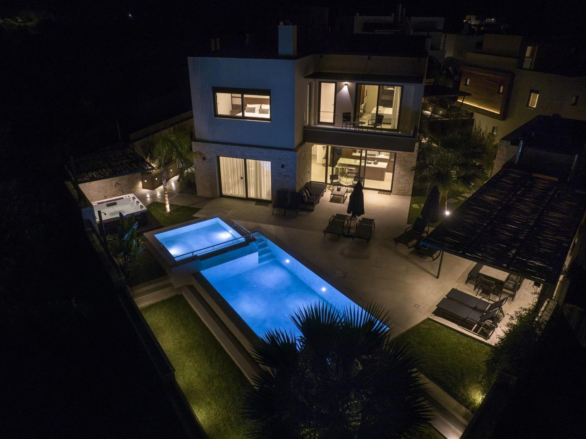 Almi-Cove Hilltop Villas 阿尔米里达 外观 照片