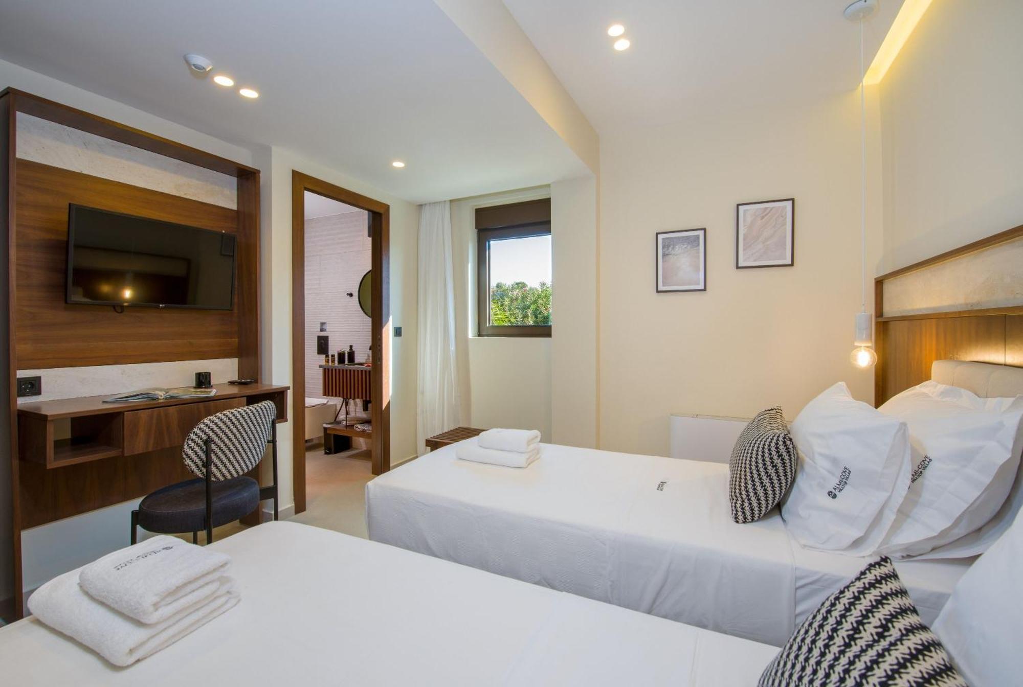 Almi-Cove Hilltop Villas 阿尔米里达 外观 照片